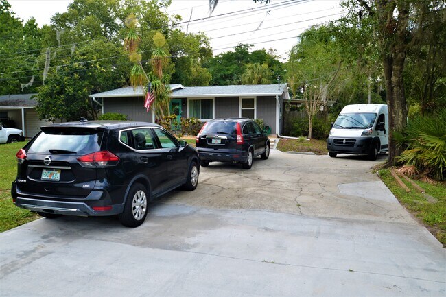 Spacious Driveway - 139 E 8th St