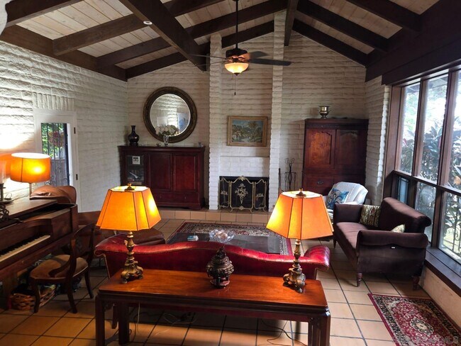 Foto del edificio - 525 Midway St