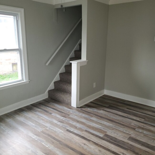 Building Photo - 4 BDRM HOUSE FOR RENT