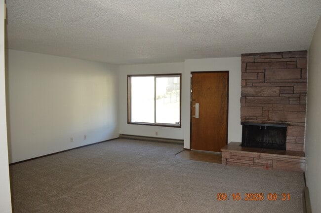 Building Photo - 665 SW Tichenor St