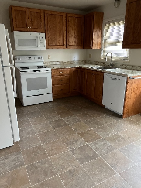 Building Photo - Newly Renovated 2 Bedroom