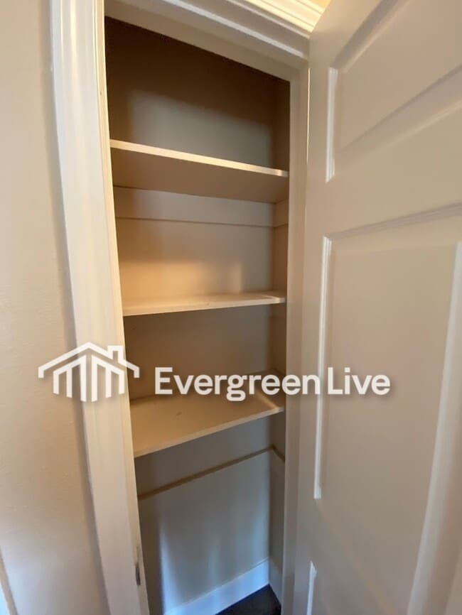 Building Photo - 40 Voda Ct