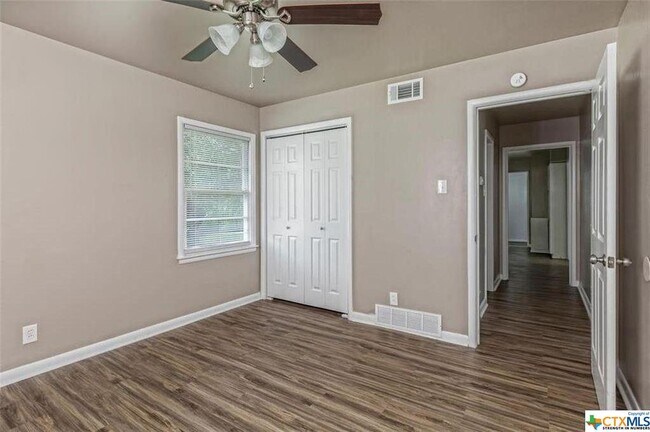 Building Photo - 1906 S 51st St