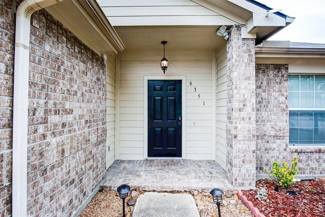Building Photo - 6351 Ballina Meadows Dr