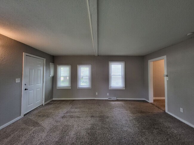 Foto del edificio - 1 Bedroom home with garage!