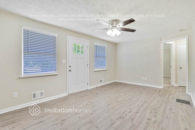 Foto del edificio - 6265 Lakeview Dr