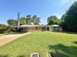 Building Photo - 2700 Brentwood Dr