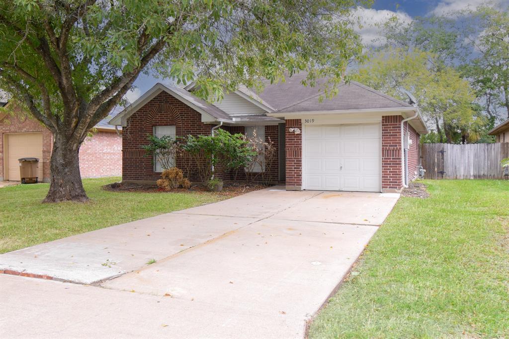 3019 Overland Trail, Dickinson, TX 77539 House Rental in Dickinson