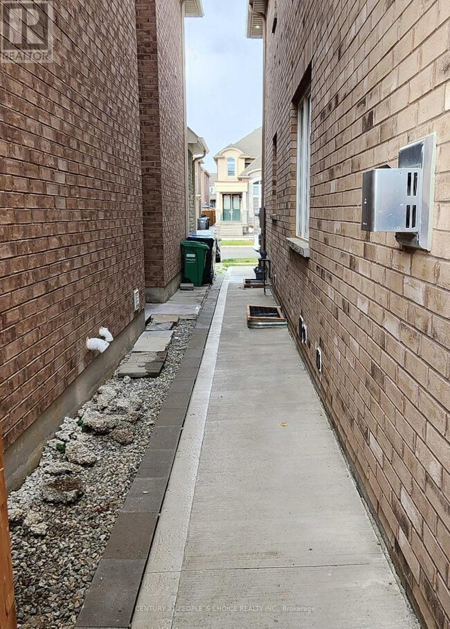 Building Photo - 21 Nightjar Dr