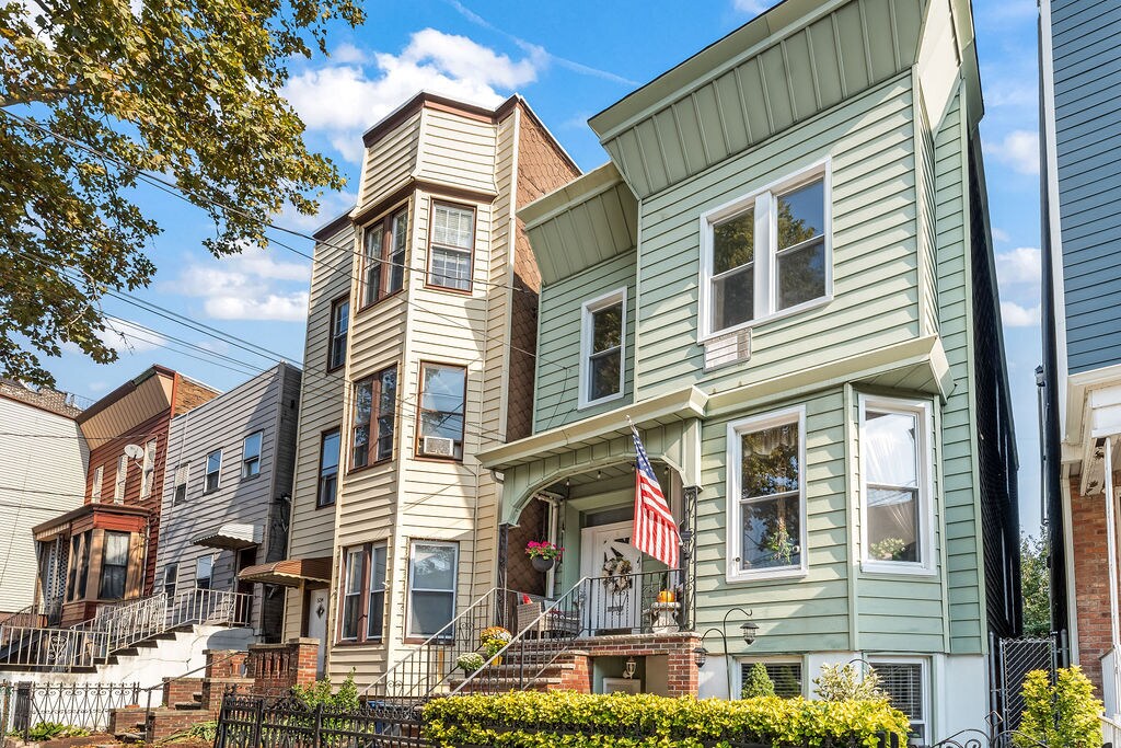 Primary Photo - 532 Palisade Ave