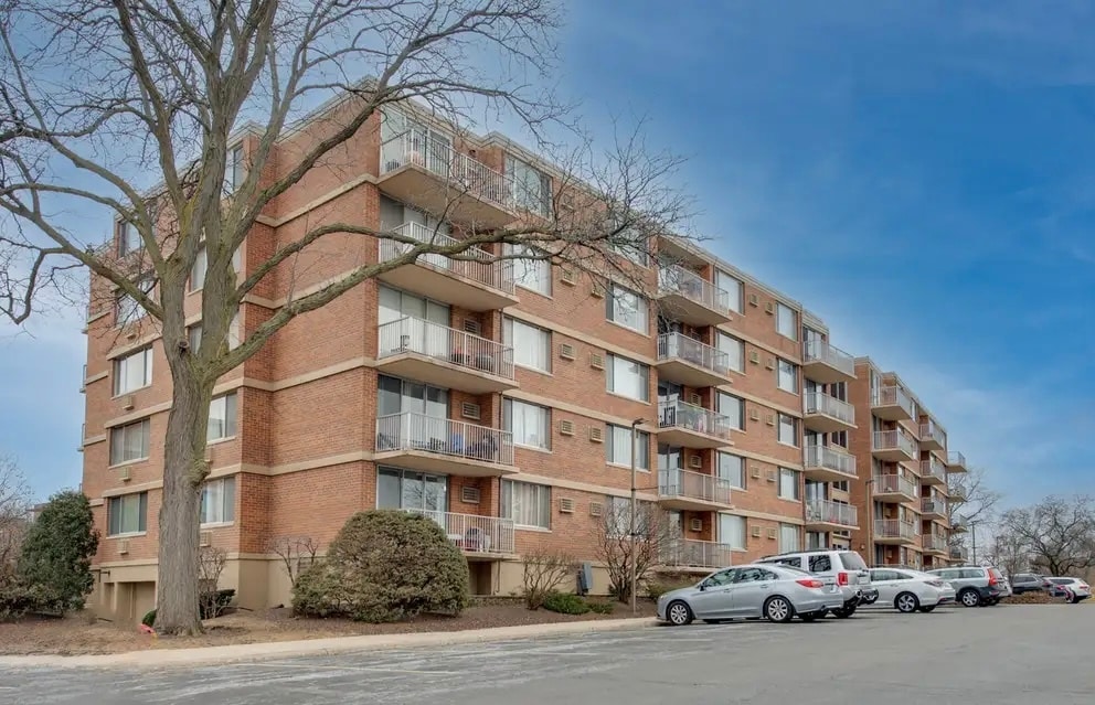 Primary Photo - 2200 S Stewart Ave