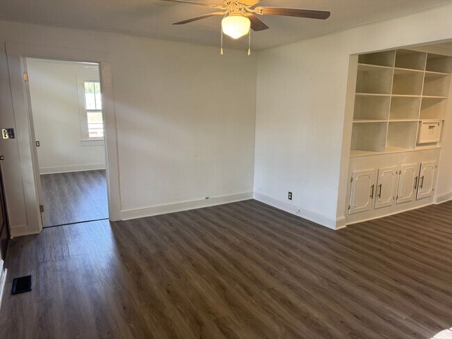 Building Photo - 1 Bedroom 1 Bath Apartment in Greeneville, TN
