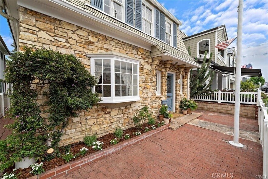 Building Photo - 308 Coral Ave