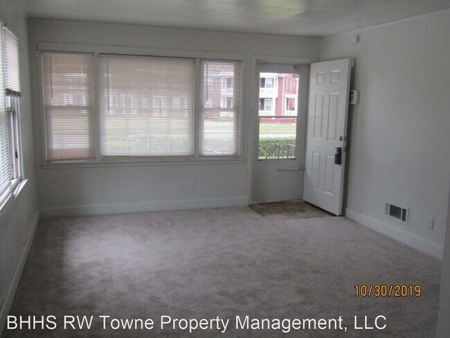 Building Photo - 3 br, 2 bath House - 2815 E. Princess Anne...