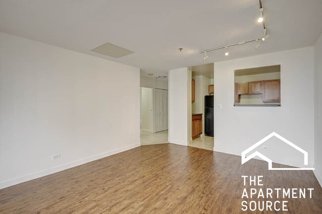 Building Photo - 1000 N La Salle Dr