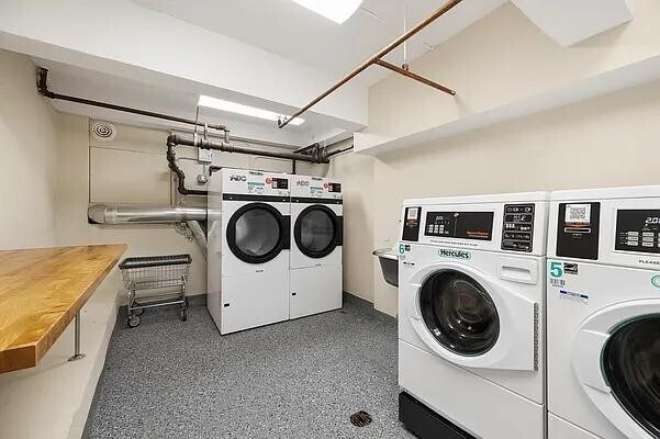Foto del edificio - 315 W 55th St