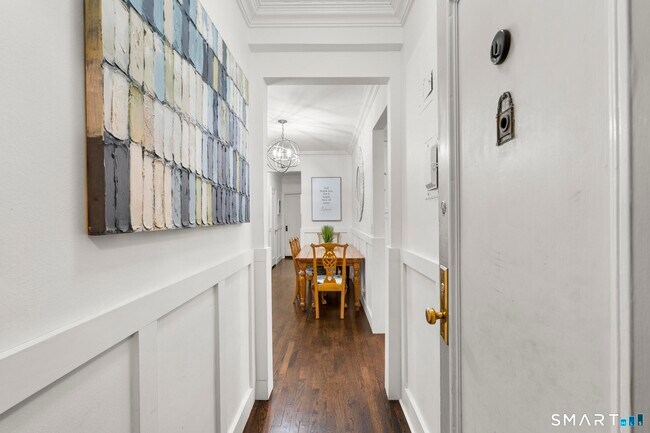 Foto del edificio - 70 Strawberry Hill Ave