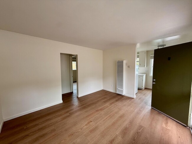 Building Photo - 1808 Castillo St