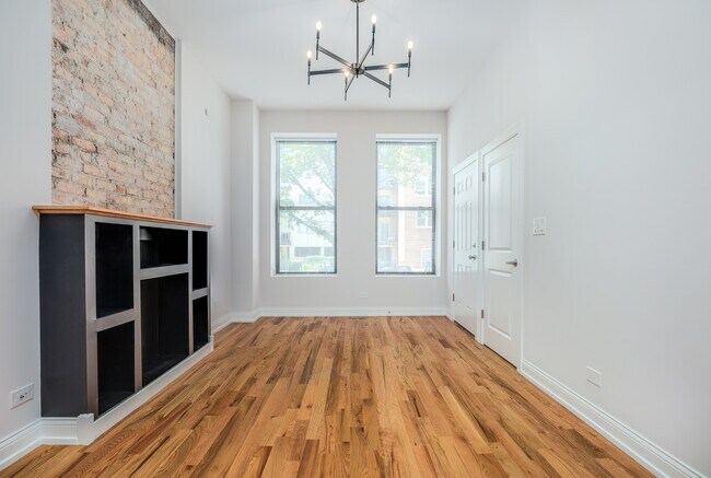 Foto del edificio - 5407 S Harper Ave