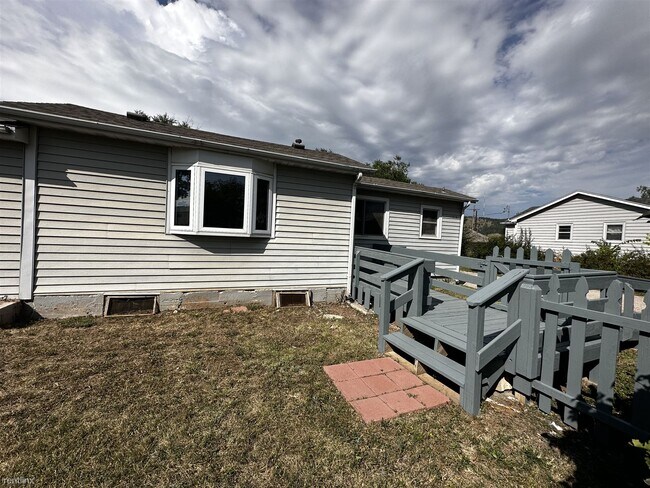 Foto del edificio - 2 br, 1 bath House - 2710 West Rapid Street