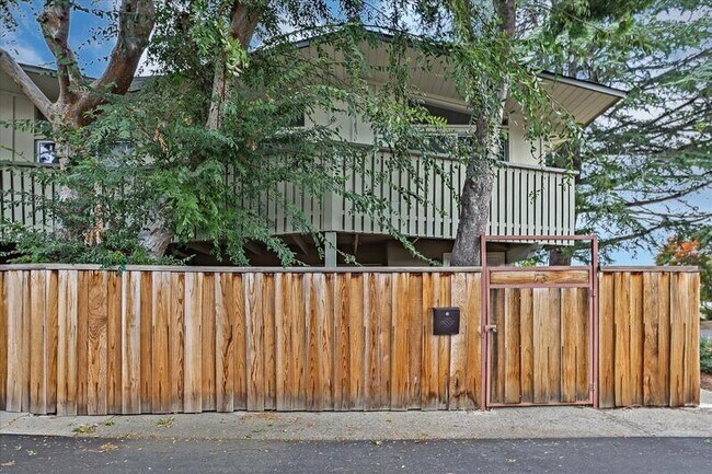 Foto del edificio - 1155 Weyburn Ln