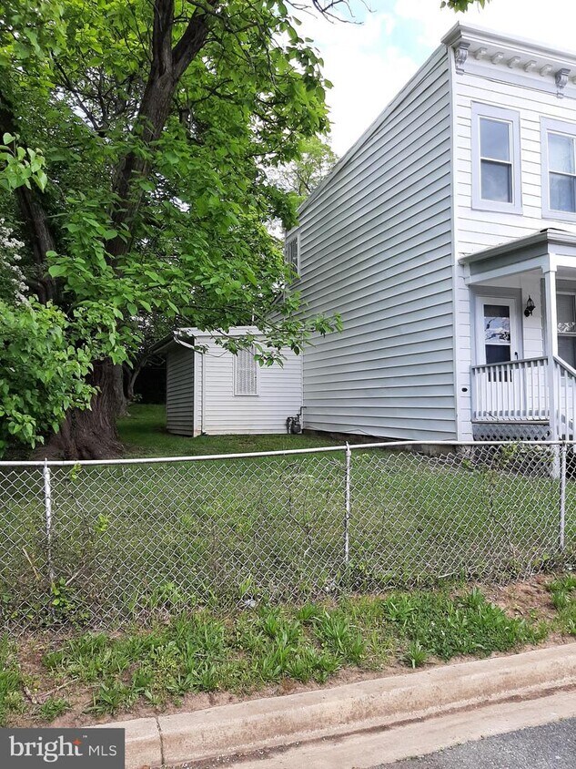 Foto principal - 5700 L St