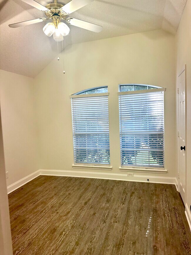 Foto del edificio - 7005 Fallkirk Dr