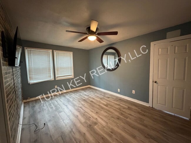 Building Photo - Home for Rent in Roebuck