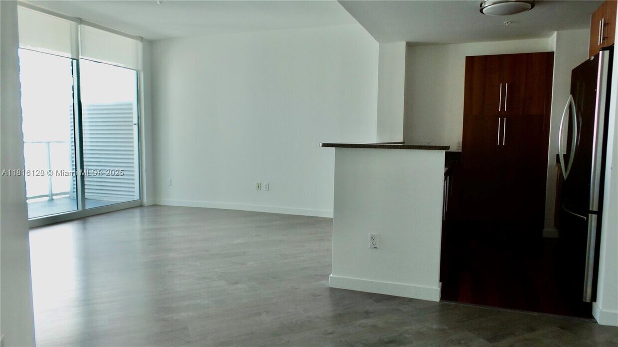 Foto principal - 300 S Biscayne Blvd