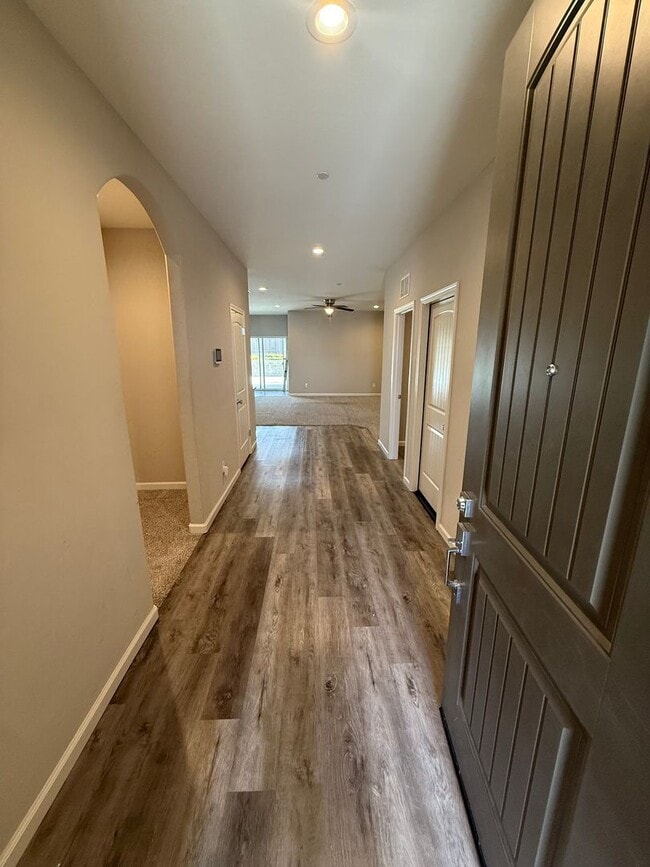 Building Photo - Modern 4-Bedroom Home in Northeast Bakersfield