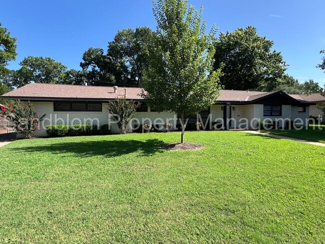 Building Photo - FOR LEASE | Mid-town Tulsa | Available Now!