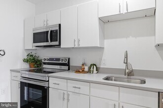 Building Photo - 915 N Broad St