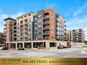 Garage parking - 531 Grand
