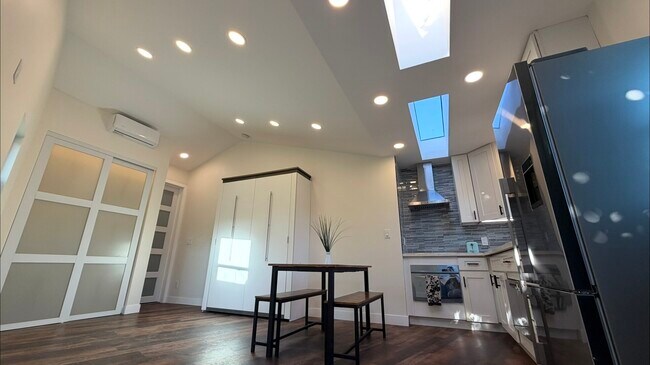 Foto del edificio - 5255 Kenilworth Dr