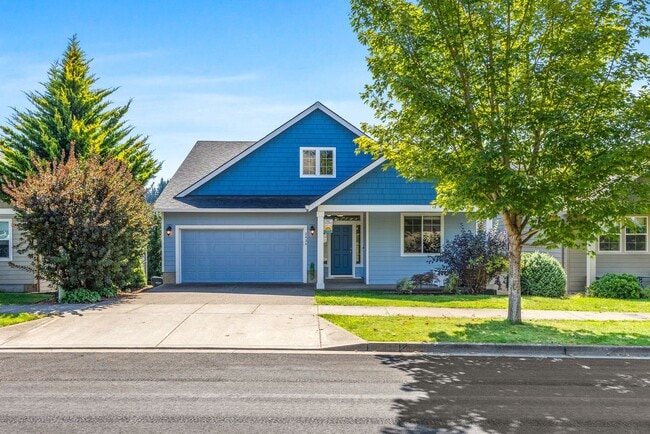 Foto del edificio - 5-bed, 3-bath Home in Scenic West Salem