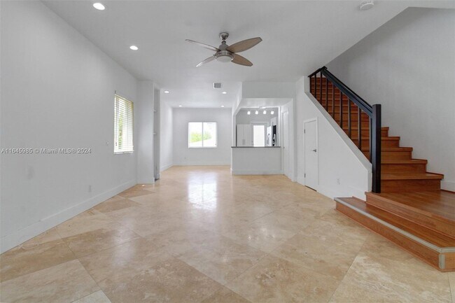 Building Photo - 8954 Collins Ave