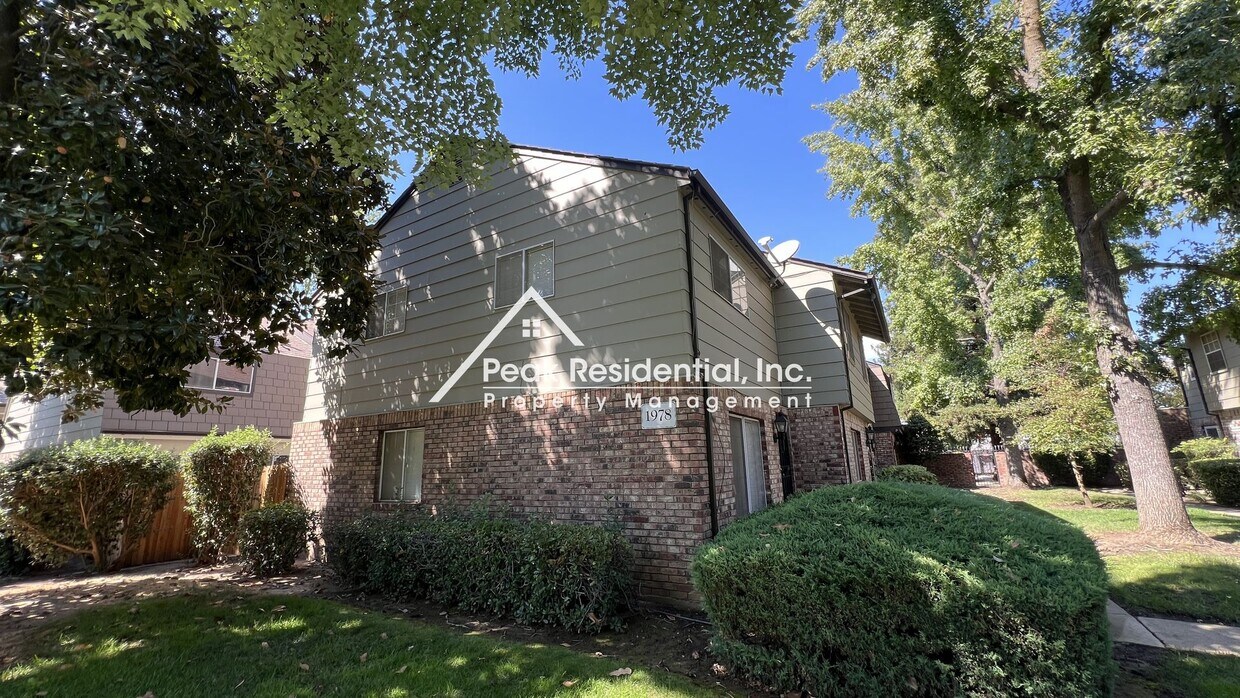 Foto del edificio - Spacious Rancho Cordova 2bd/1.5ba Townhouse