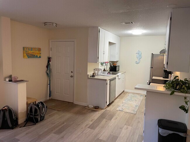 Building Photo - 203 E St