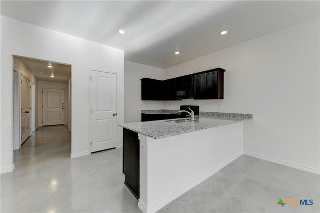 Building Photo - 526 Lost Trl
