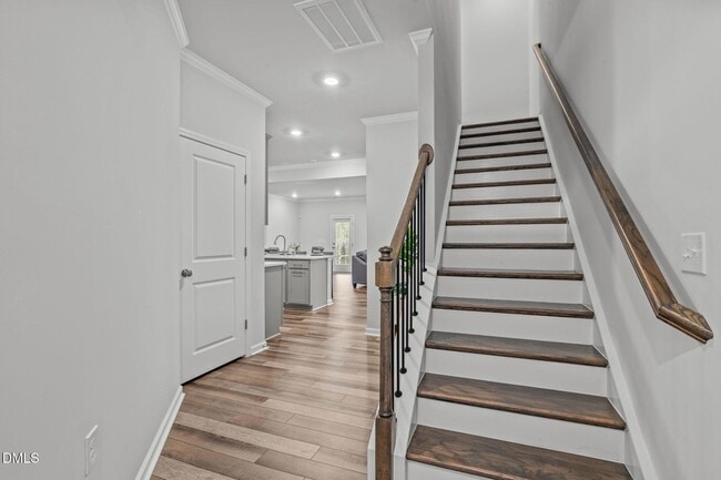 Building Photo - 1818 Porch Swing Wy