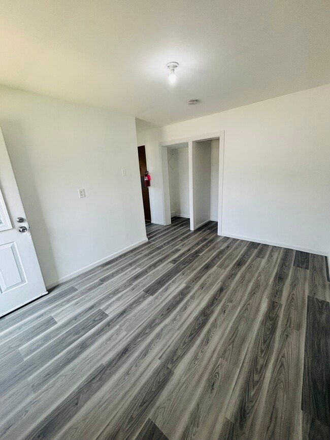 Foto del edificio - 1165 McBride Ave