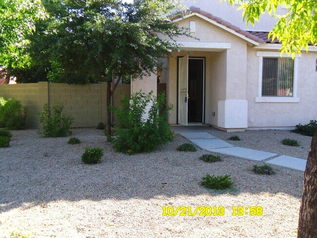 Building Photo - Do not not miss this 4 Bed 2.5 Bath 1800+ ...