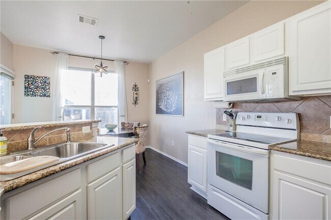 Building Photo - 1038 Kajon Cove