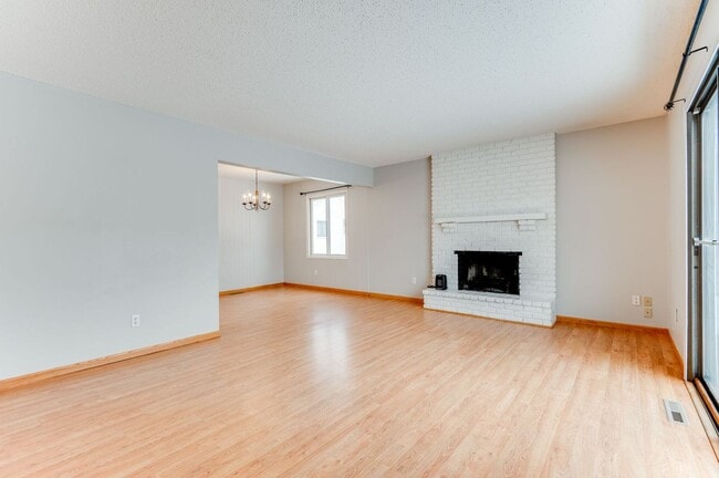 Building Photo - Terraceview Townhome