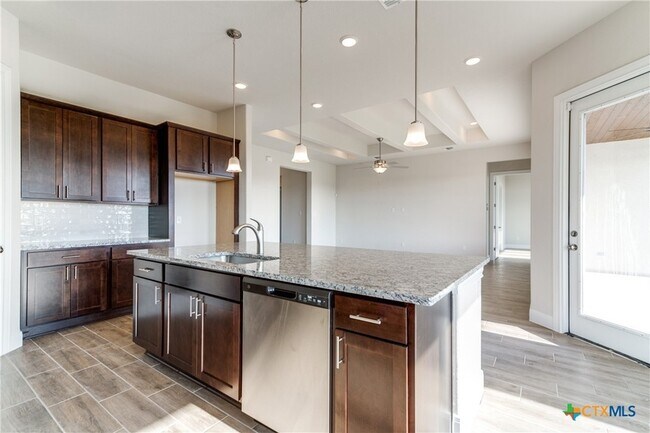 Foto del edificio - 238 Peter Kleid Lp