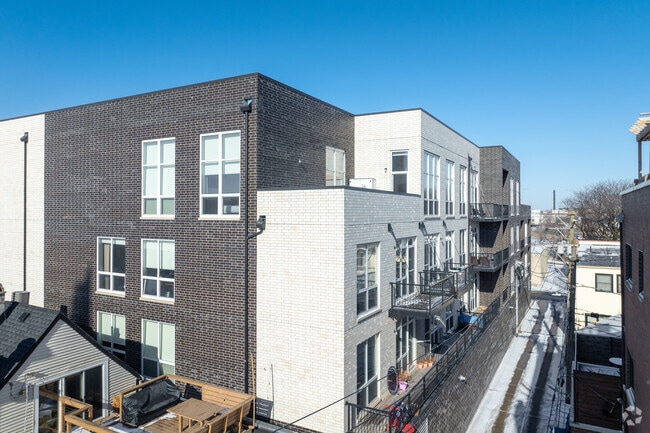 Building Photo - 2435 N Western Ave