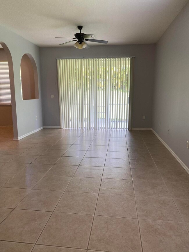 Foto del edificio - 582 SW Indian Key Dr