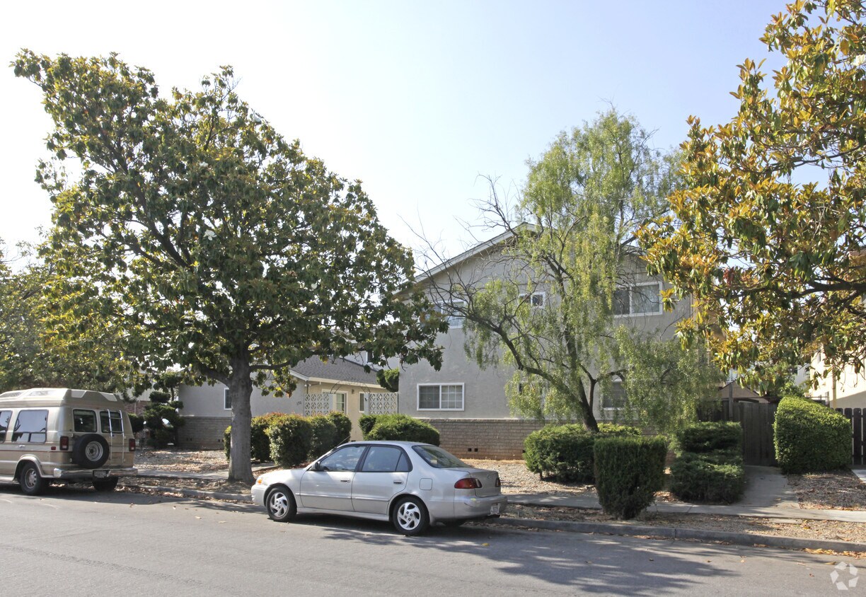 Building Photo - 650 Kirkland Dr