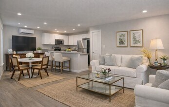 Building Photo - 645 E 11th 1/2 St