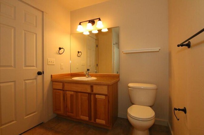 Foto del edificio - 935 Forest Glen Dr